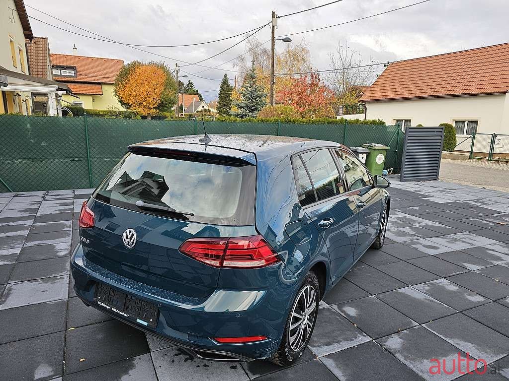2018' Volkswagen Golf photo #4