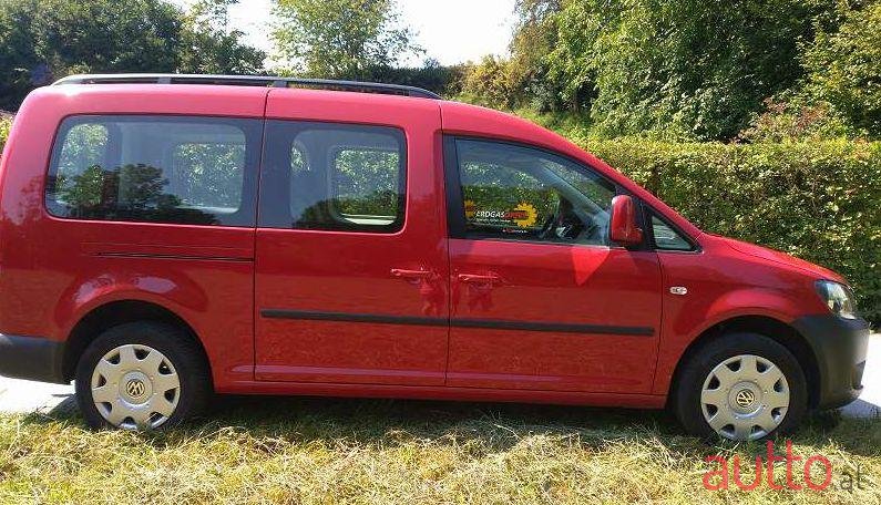 2011' Volkswagen Caddy photo #1