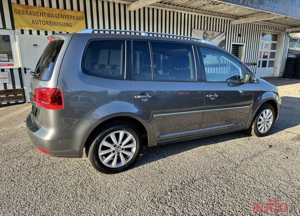 2014' Volkswagen Touran photo #6