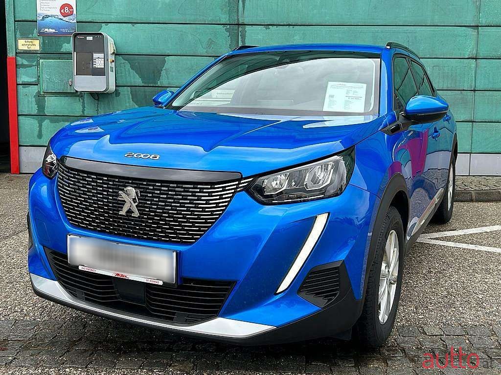 2020' Peugeot 2008 photo #1