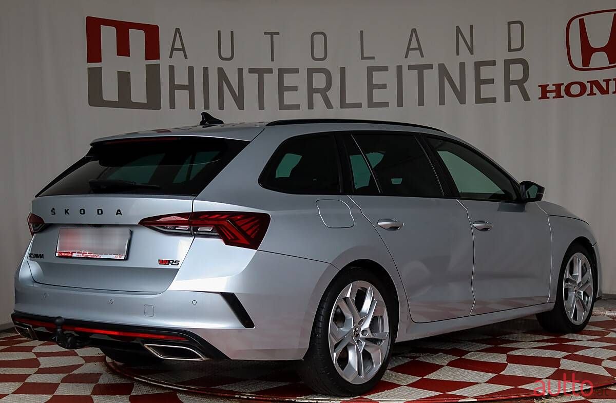 2021' Skoda Octavia photo #2