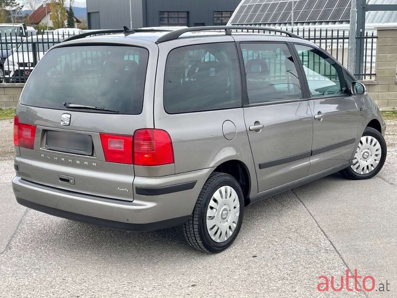 2010' SEAT Alhambra photo #6