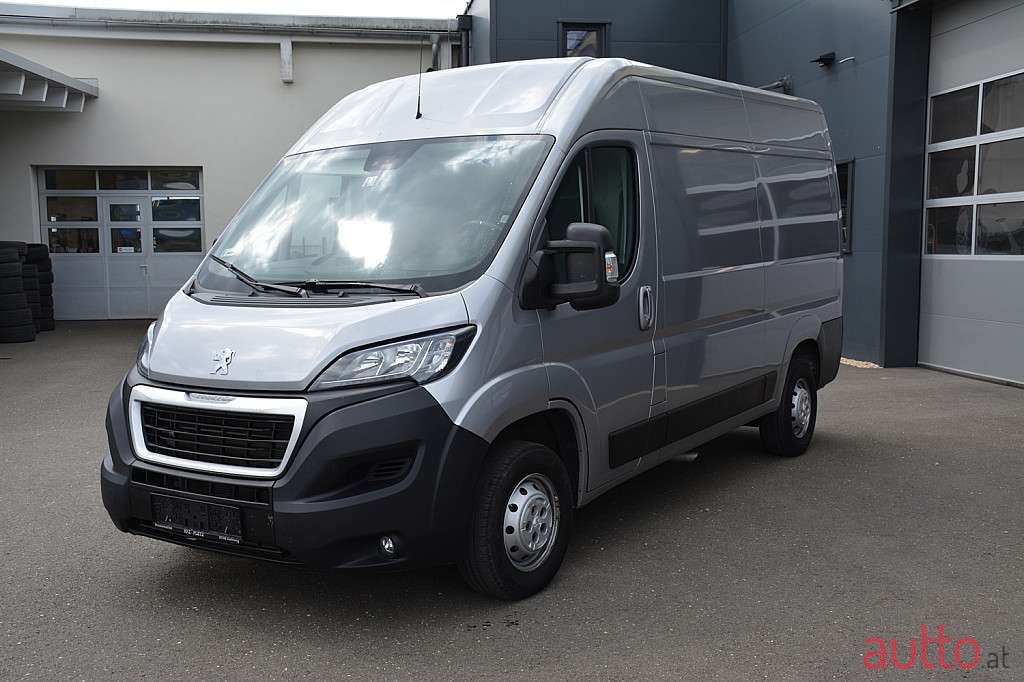 2020' Peugeot Boxer photo #2