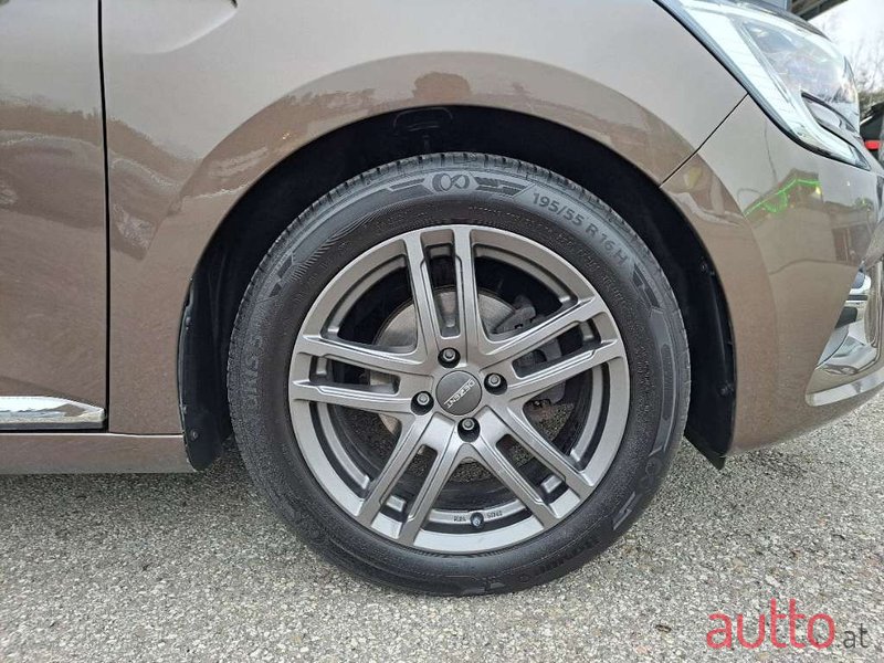 2021' Renault Clio photo #4