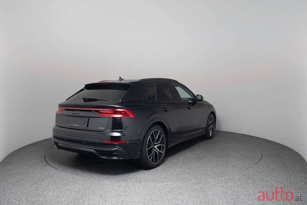 2023' Audi Q8 photo #3