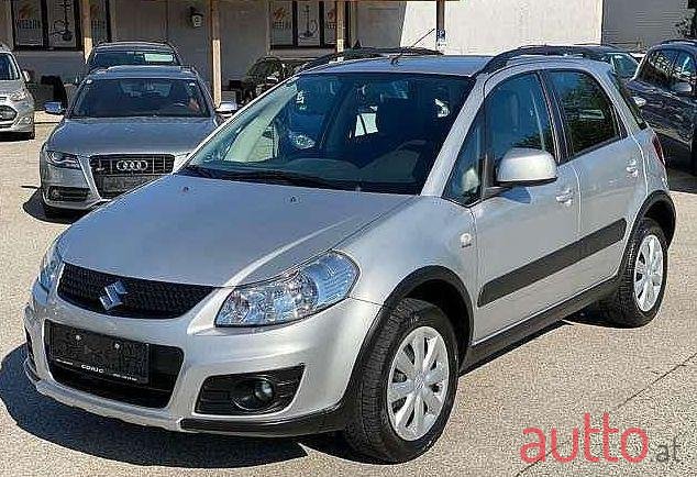 2011' Suzuki SX4 photo #1