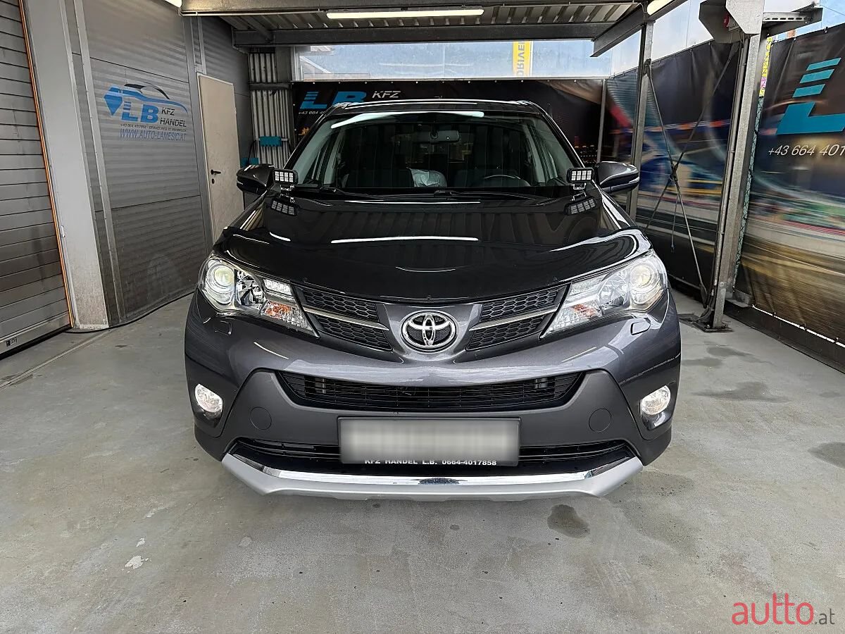 2015' Toyota RAV4 photo #1