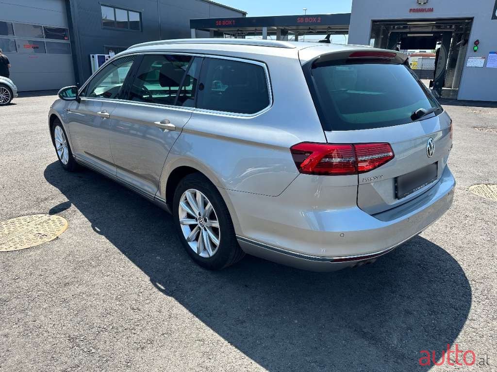 2015' Volkswagen Passat photo #5