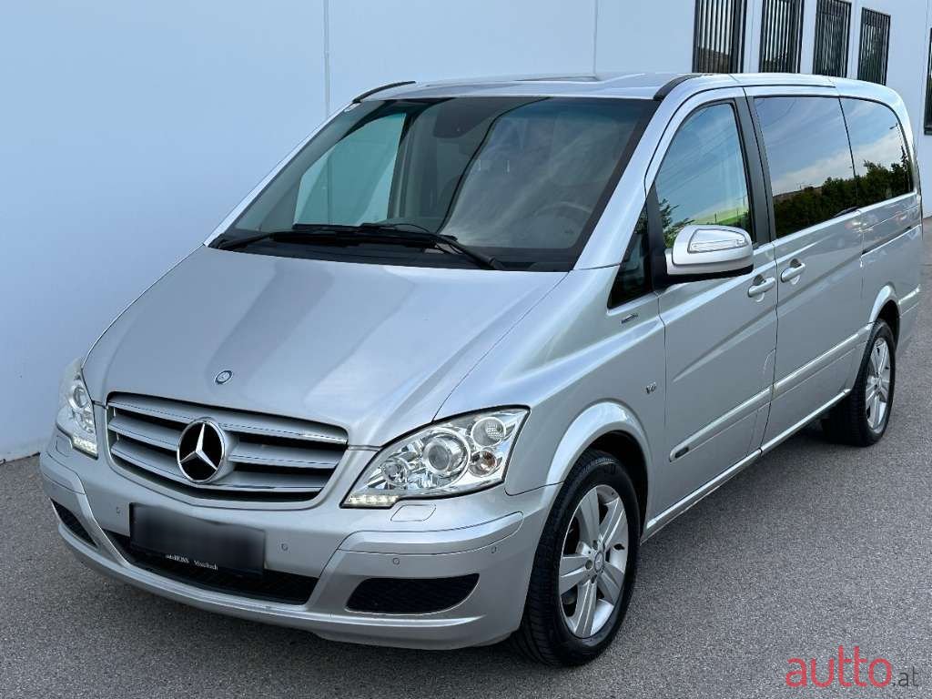 2011' Mercedes-Benz Viano photo #3