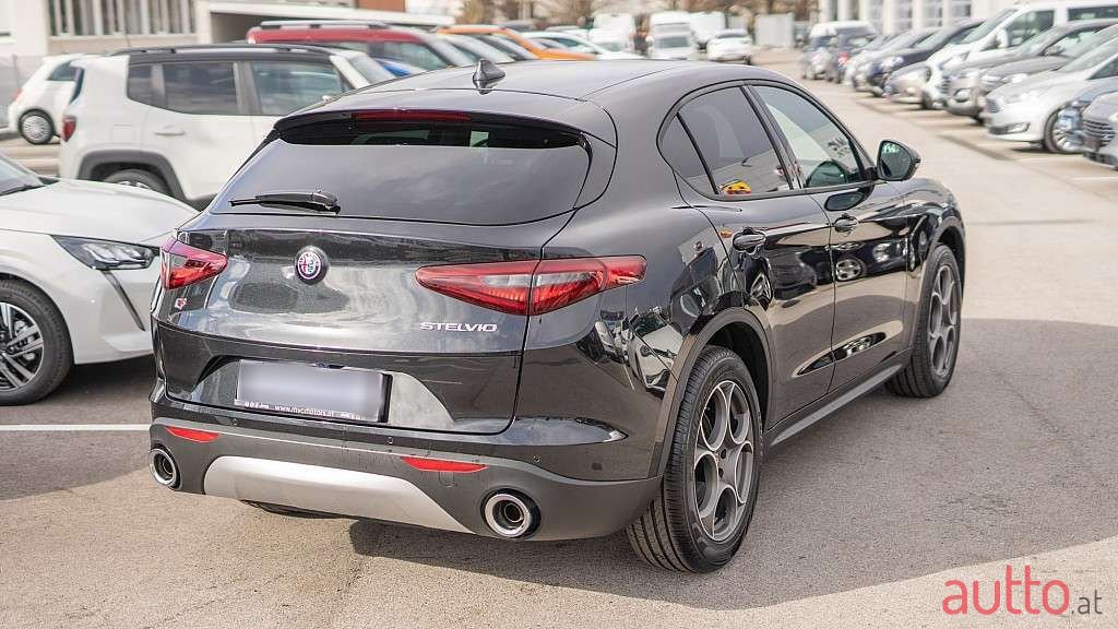 2021' Alfa Romeo Stelvio photo #4