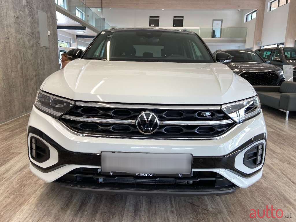 2023' Volkswagen T-Roc photo #2