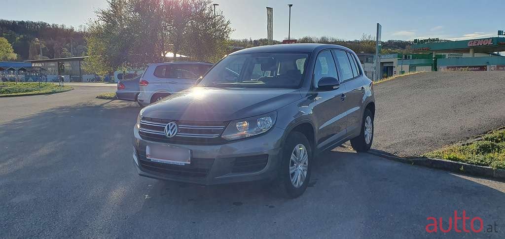 2012' Volkswagen Tiguan photo #2