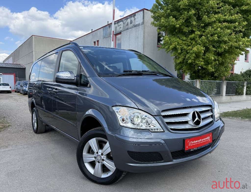 2011' Mercedes-Benz Viano photo #3