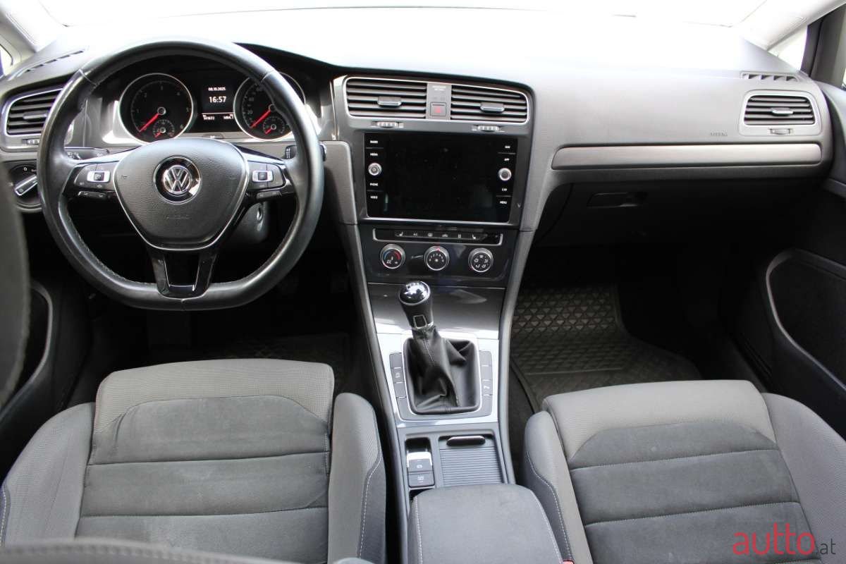 2020' Volkswagen Golf photo #2