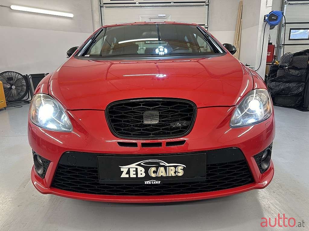 2011' SEAT Leon photo #2