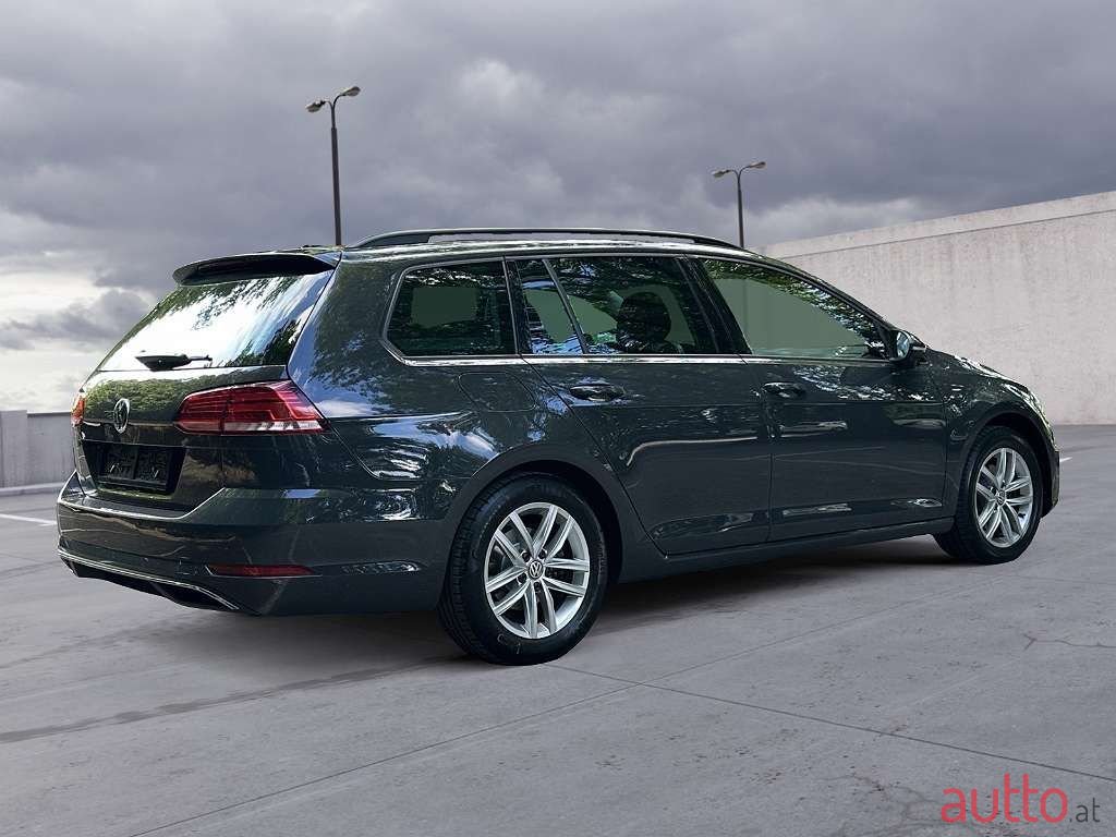 2019' Volkswagen Golf photo #5