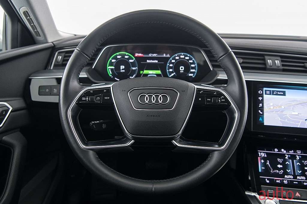 2020' Audi E-Tron photo #5