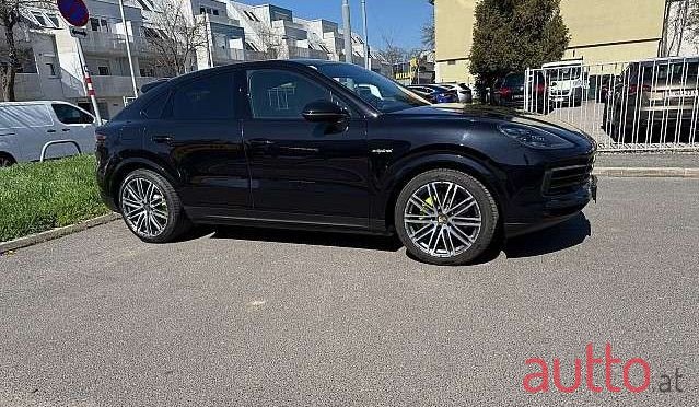 2020' Porsche Cayenne photo #1