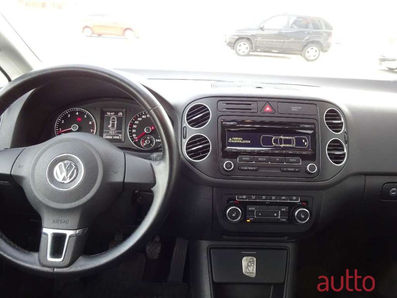 2014' Volkswagen Golf photo #6