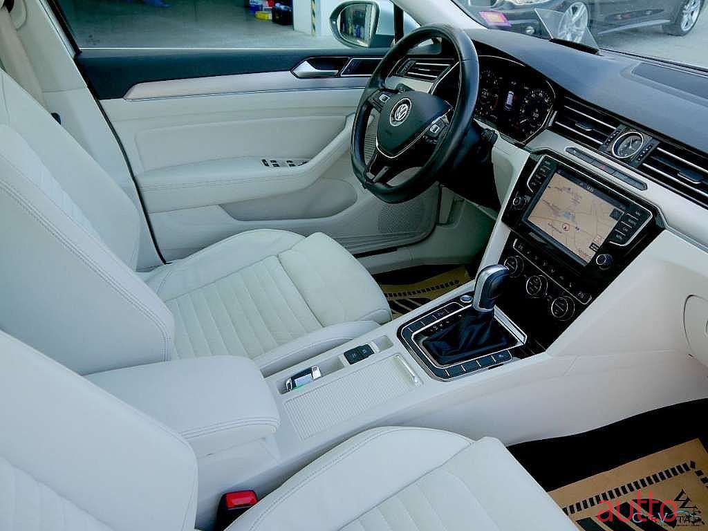 2016' Volkswagen Passat photo #3