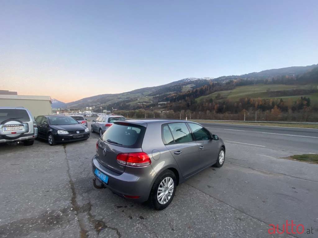 2010' Volkswagen Golf photo #1