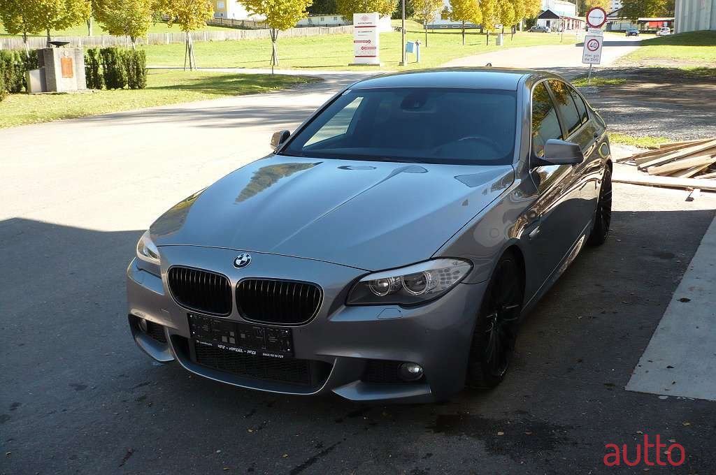 2011' BMW 5Er-Reihe photo #5