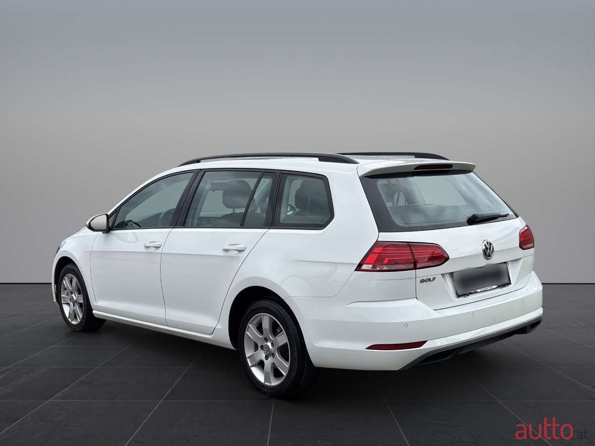 2018' Volkswagen Golf photo #3