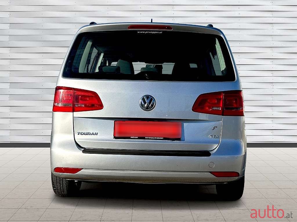 2011' Volkswagen Touran photo #4