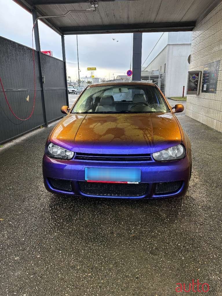 2001' Volkswagen Golf photo #3