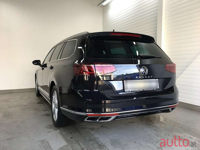 2022' Volkswagen Passat photo #4