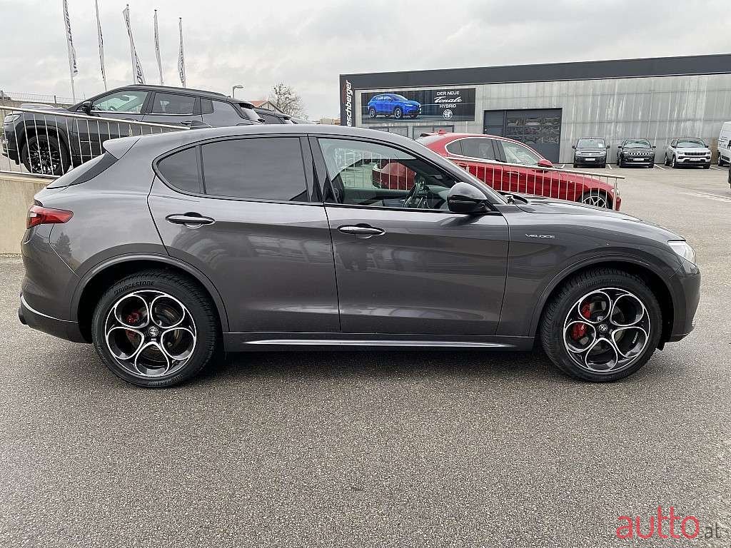 2022' Alfa Romeo Stelvio photo #5
