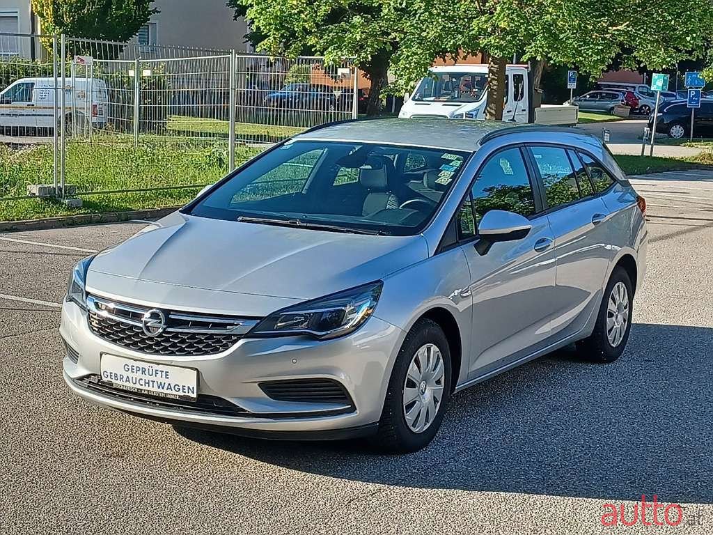 2017' Opel Astra photo #3