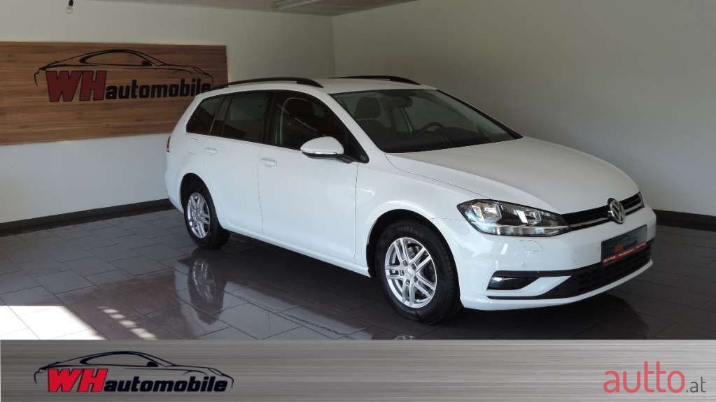 2019' Volkswagen Golf photo #1