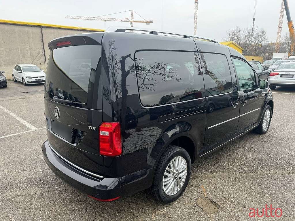 2017' Volkswagen Caddy photo #6