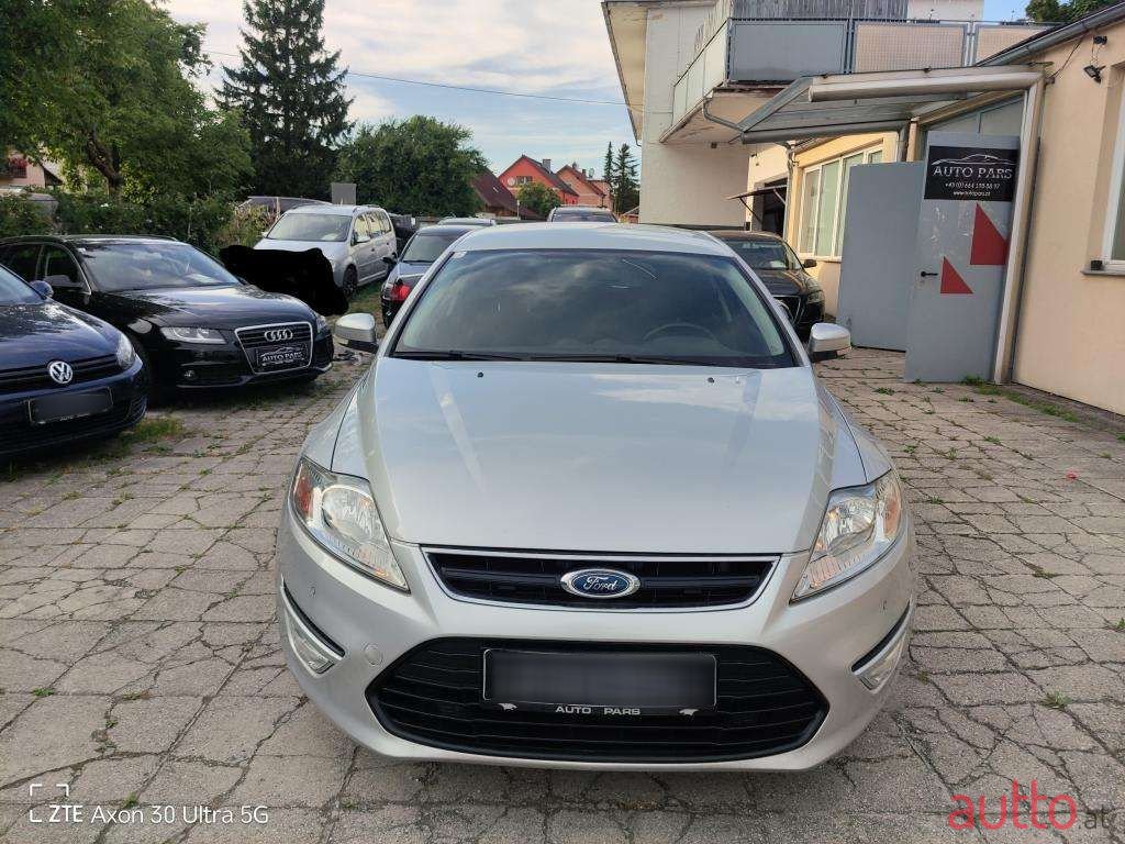 2011' Ford Mondeo photo #2