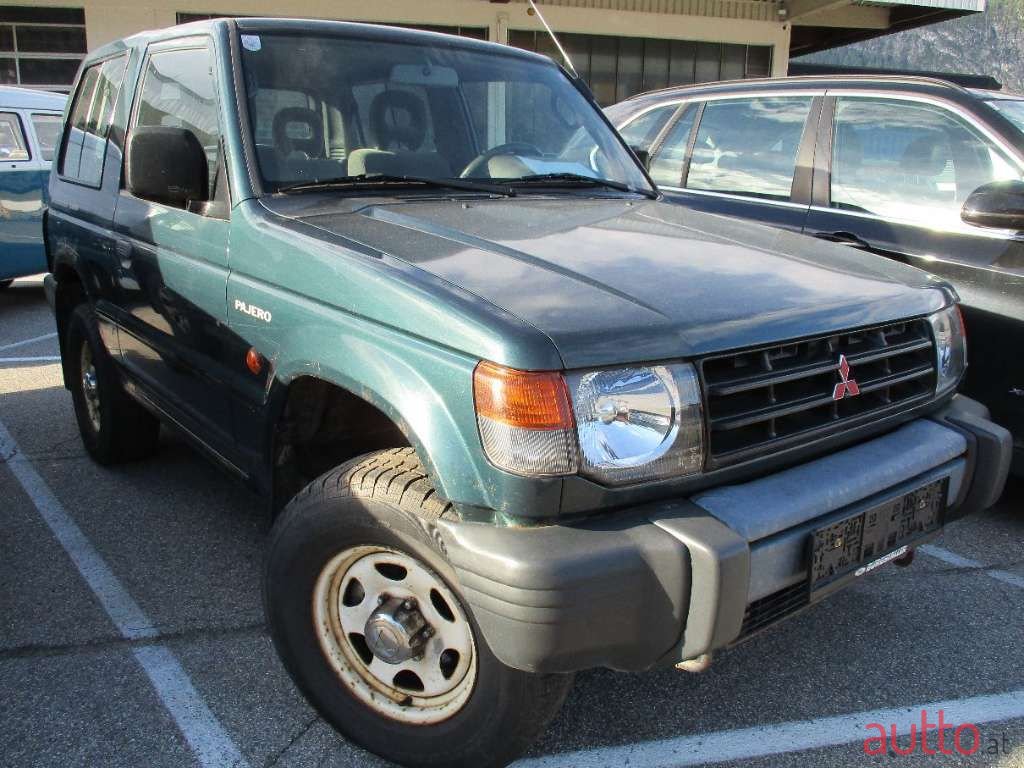 1999' Mitsubishi Pajero photo #3