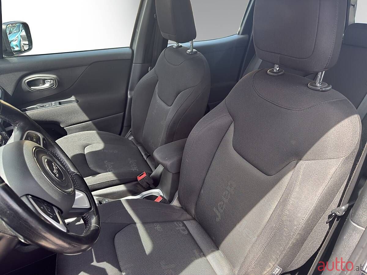 2016' Jeep Renegade photo #6