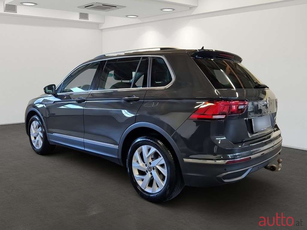 2024' Volkswagen Tiguan photo #5
