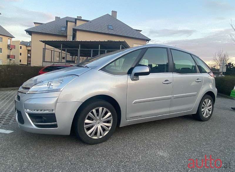 2012' Citroen C4 Picasso photo #1