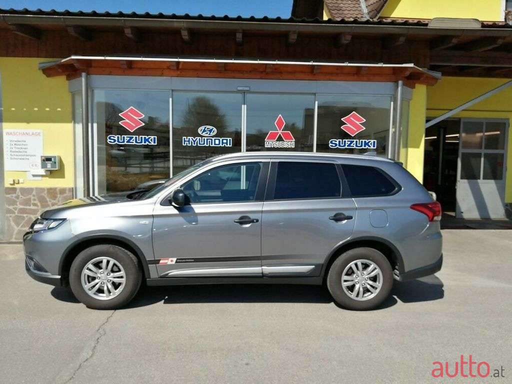 2019' Mitsubishi Outlander photo #3