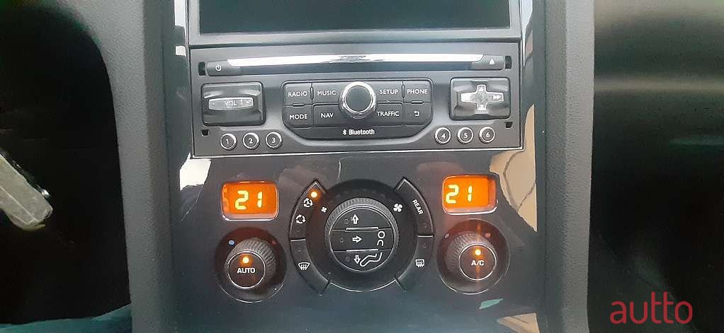 2014' Peugeot 5008 photo #5