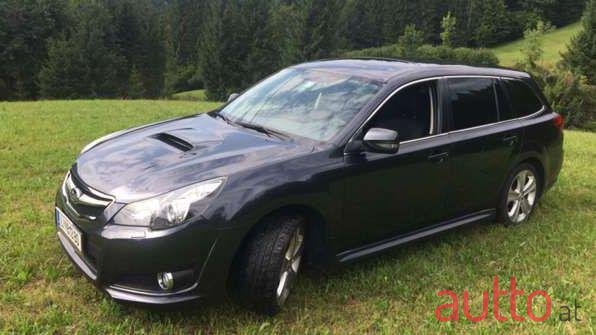 2010' Subaru Legacy photo #3