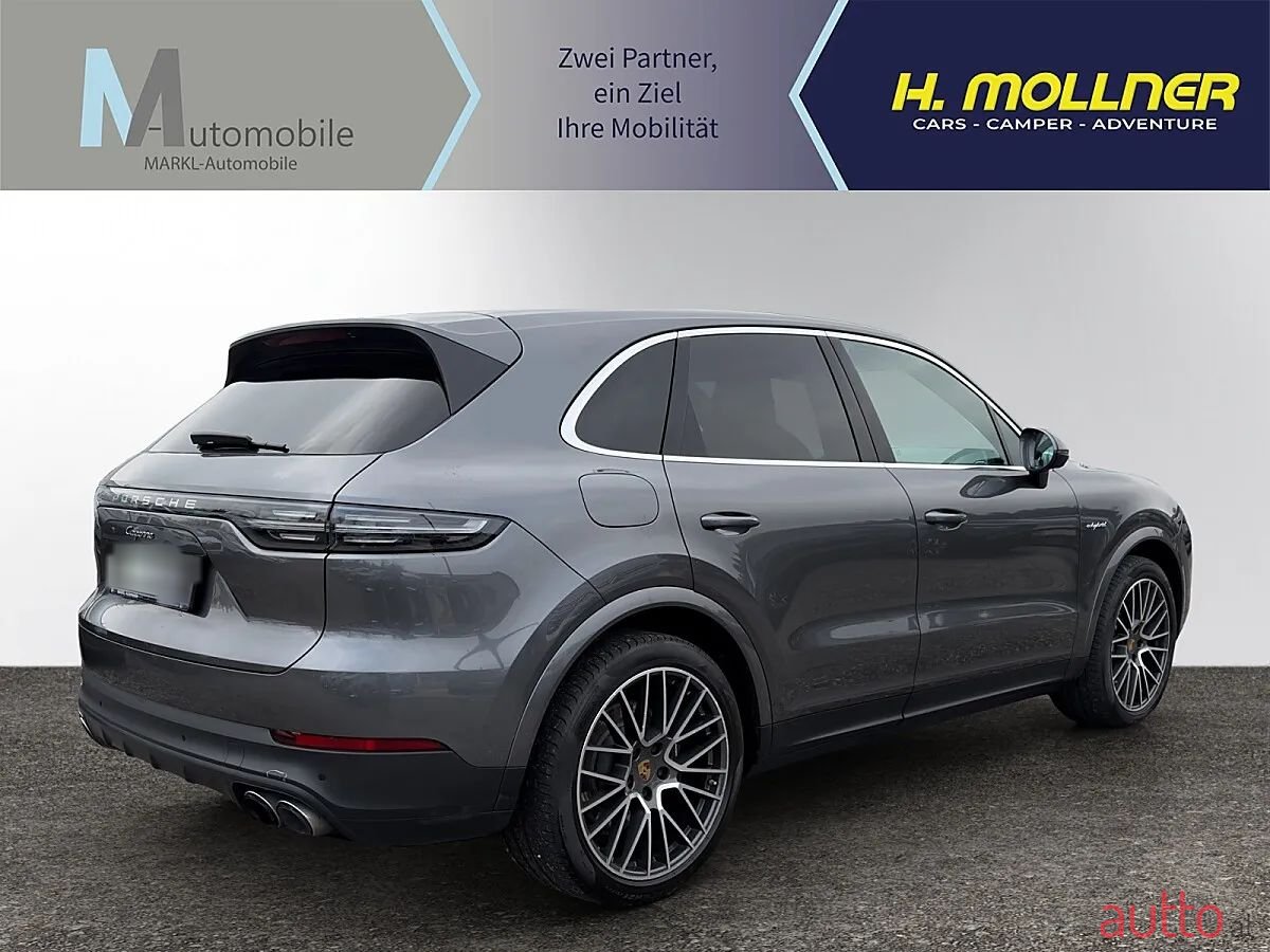 2021' Porsche Cayenne photo #3