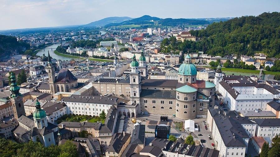 Wieder viel Verkehr: Urlauber und Oldtimer blockieren Salzburgs Straßen
