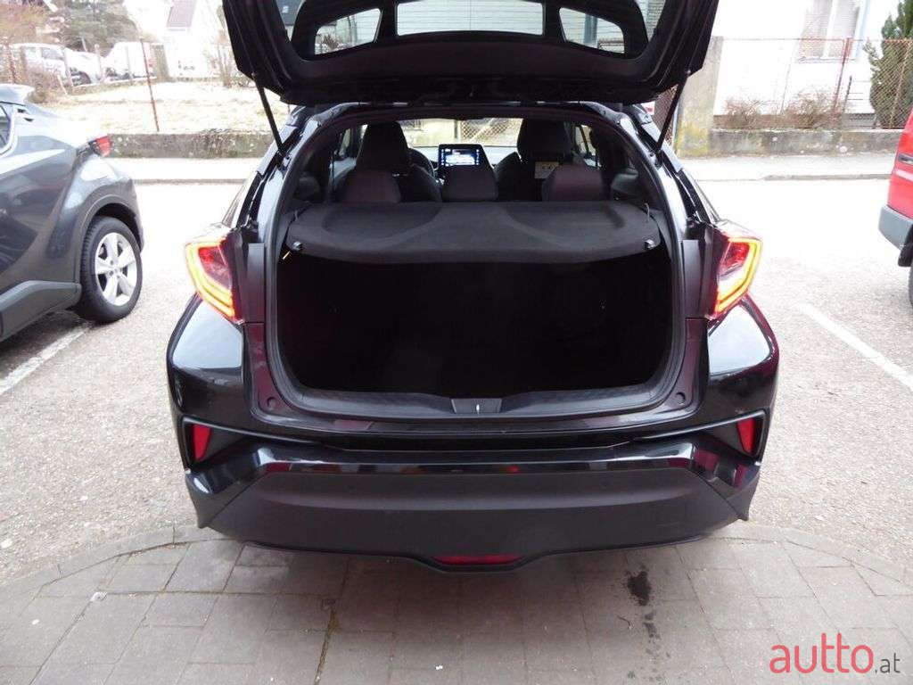 2019' Toyota C-HR photo #4