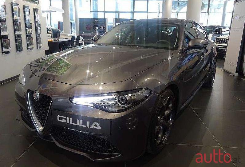 2019' Alfa Romeo Giulia photo #1