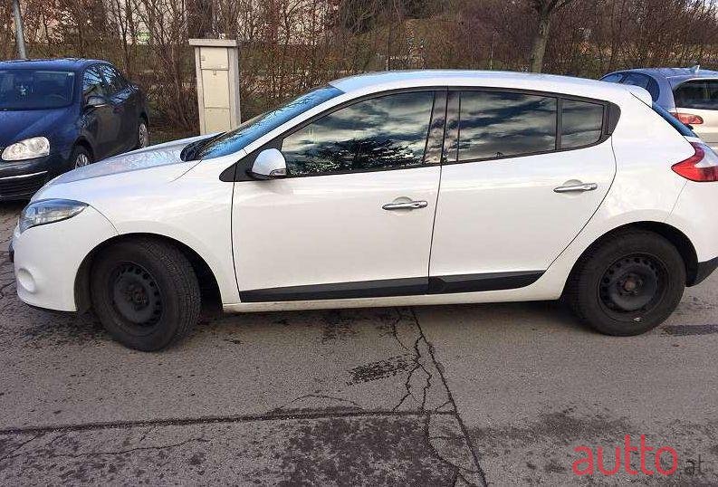 2009' Renault Megane photo #1