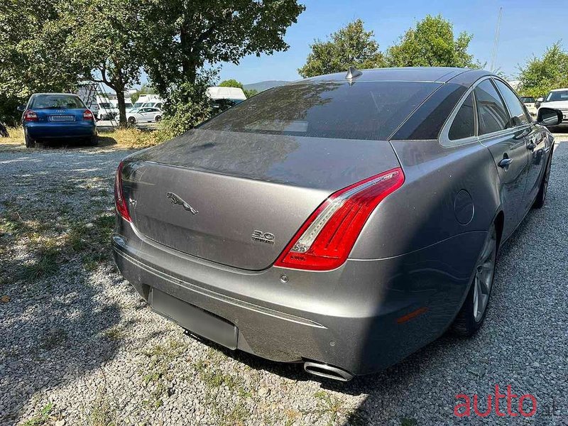 2013' Jaguar XJ photo #3