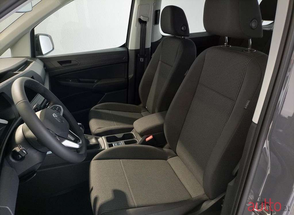 2023' Volkswagen Caddy photo #5