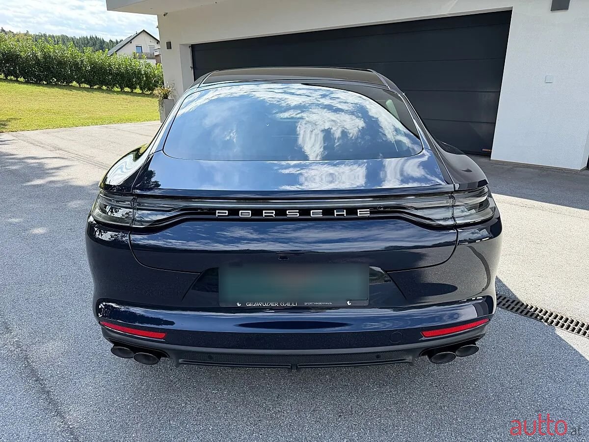 2022' Porsche Panamera photo #4